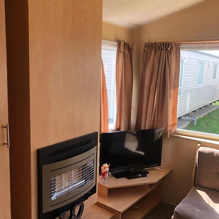 Adorable 2 Bedroom Caravan In แคลกตัน-ออน-ซี ภายนอก รูปภาพ