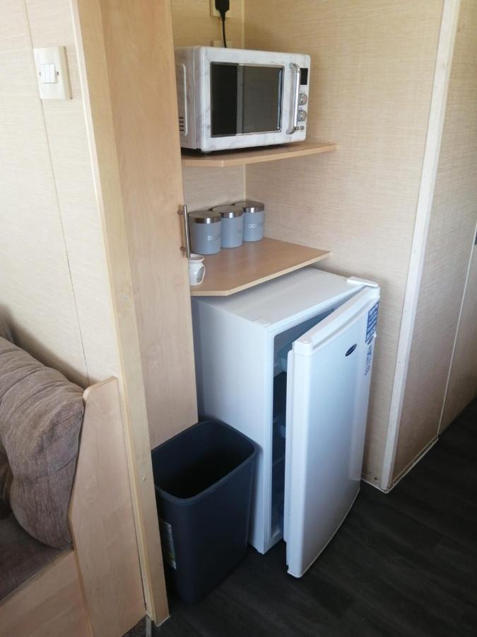 Adorable 2 Bedroom Caravan In แคลกตัน-ออน-ซี ภายนอก รูปภาพ
