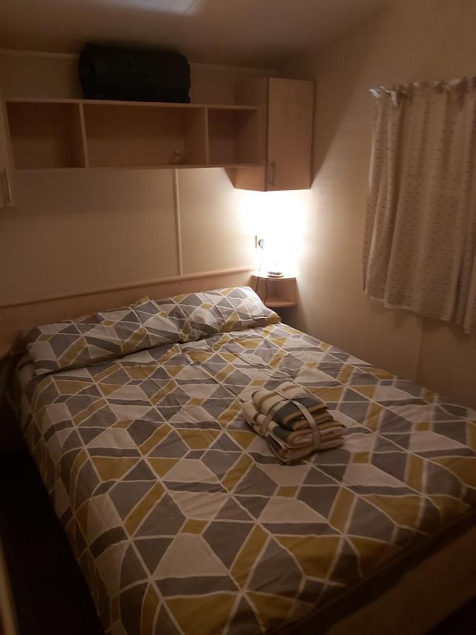 Adorable 2 Bedroom Caravan In แคลกตัน-ออน-ซี ภายนอก รูปภาพ